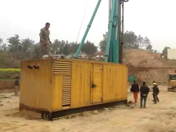 泸水如何判断水冷式机油散热器密封件是否需要更换？
